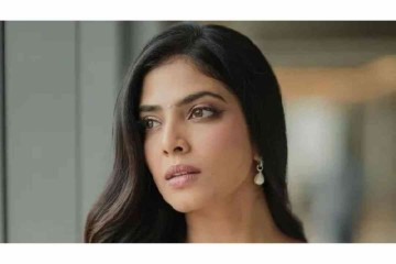 Thangalaan's Heroine Malavika Mohanan Stuns In A Red Saree! Fans Cant Stop Praising