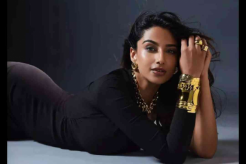 Meenakshi Chaudhary Says Dulquer Salmaan Inspired Her To Learn Lines In Telugu For Lucky Baskhar